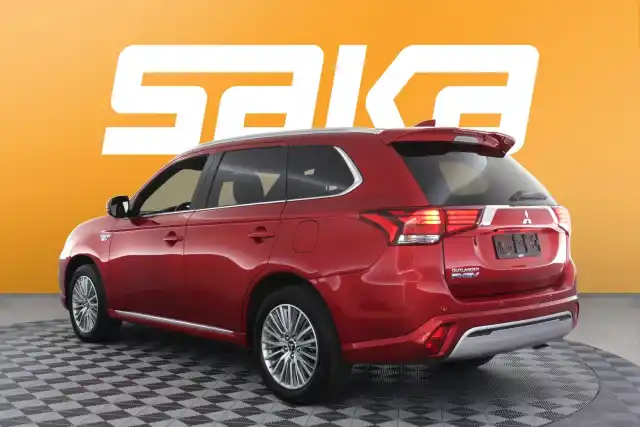 Punainen Maastoauto, Mitsubishi Outlander PHEV – VAR-15172