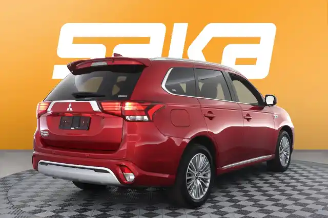 Punainen Maastoauto, Mitsubishi Outlander PHEV – VAR-15172
