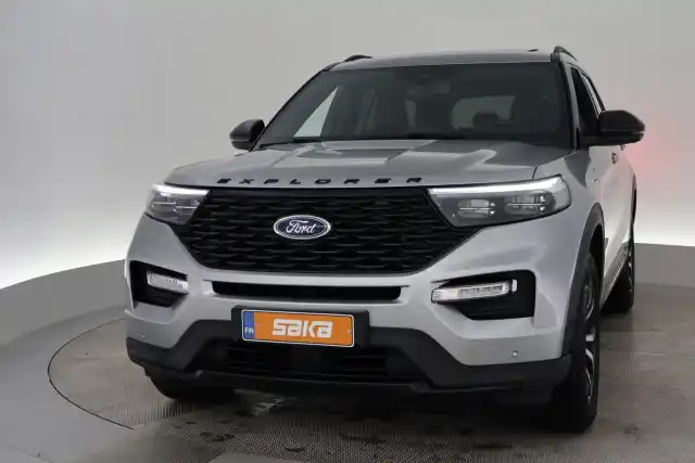 Harmaa Maastoauto, Ford Explorer – VAR-15184