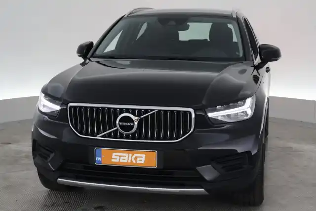 Musta Maastoauto, Volvo XC40 – VAR-15297