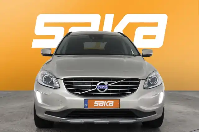 Beige Maastoauto, Volvo XC60 – VAR-15386