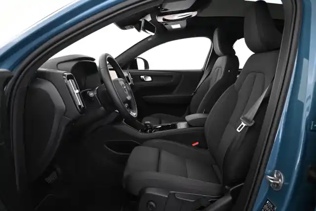 Sininen Maastoauto, Volvo C40 – VAR-15413