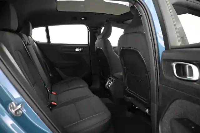 Sininen Maastoauto, Volvo C40 – VAR-15413