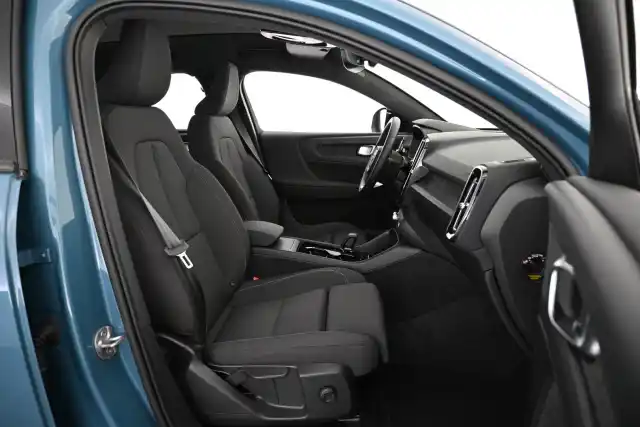 Sininen Maastoauto, Volvo C40 – VAR-15413