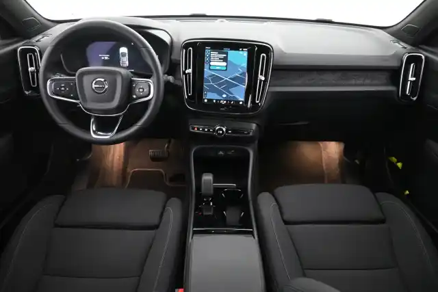 Sininen Maastoauto, Volvo C40 – VAR-15413