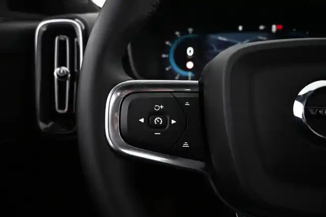 Sininen Maastoauto, Volvo C40 – VAR-15413