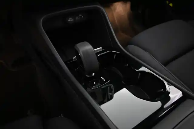 Sininen Maastoauto, Volvo C40 – VAR-15413