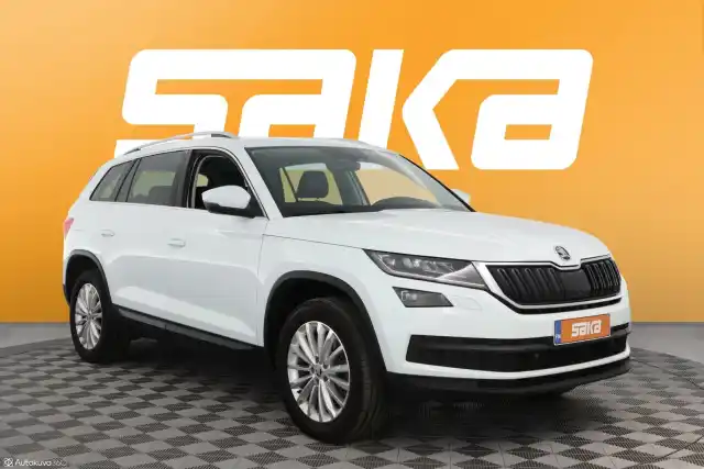 Valkoinen Maastoauto, Skoda Kodiaq – VAR-15422