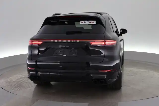 Musta Maastoauto, Porsche Cayenne – VAR-15427