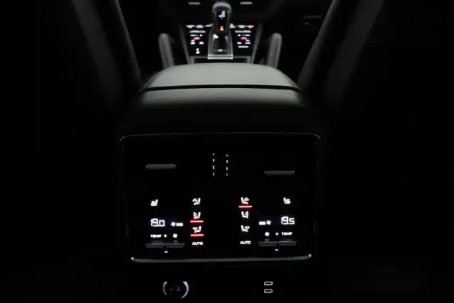 Musta Maastoauto, Porsche Cayenne – VAR-15427