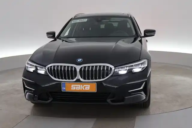 Musta Farmari, BMW 330 – VAR-15444