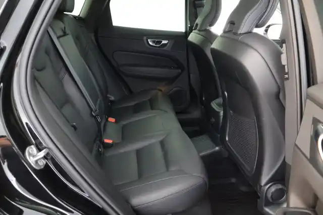 Musta Maastoauto, Volvo XC60 – VAR-15445
