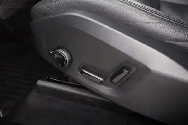 Musta Maastoauto, Volvo XC60 – VAR-15445