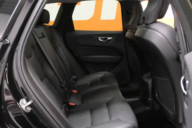 Musta Maastoauto, Volvo XC60 – VAR-15445