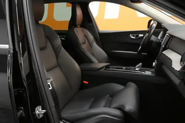 Musta Maastoauto, Volvo XC60 – VAR-15445
