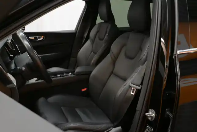 Musta Maastoauto, Volvo XC60 – VAR-15445