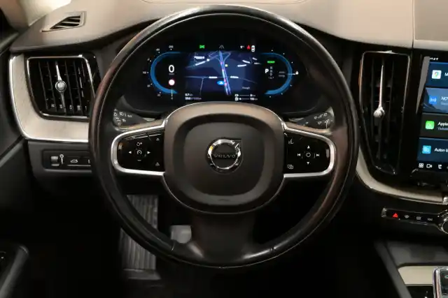 Musta Maastoauto, Volvo XC60 – VAR-15445