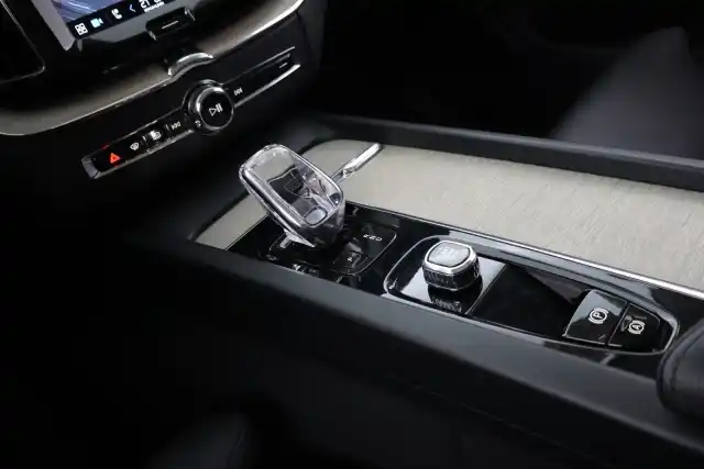 Musta Maastoauto, Volvo XC60 – VAR-15445