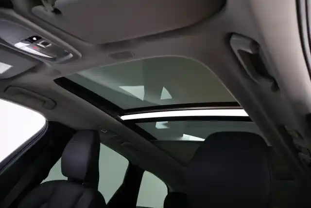 Musta Maastoauto, Volvo XC60 – VAR-15445