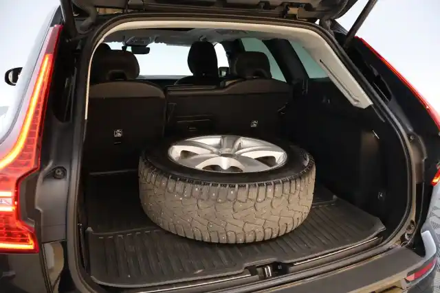 Musta Maastoauto, Volvo XC60 – VAR-15445