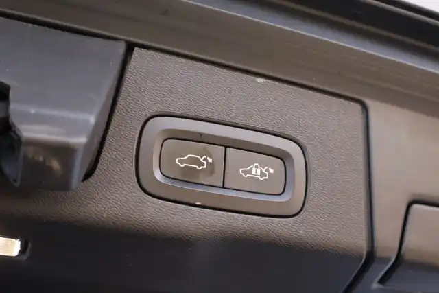 Musta Maastoauto, Volvo XC60 – VAR-15445