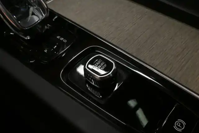 Musta Maastoauto, Volvo XC60 – VAR-15445