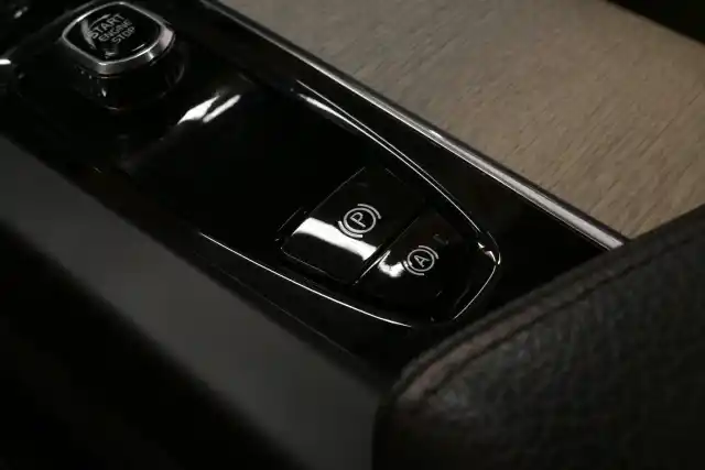 Musta Maastoauto, Volvo XC60 – VAR-15445