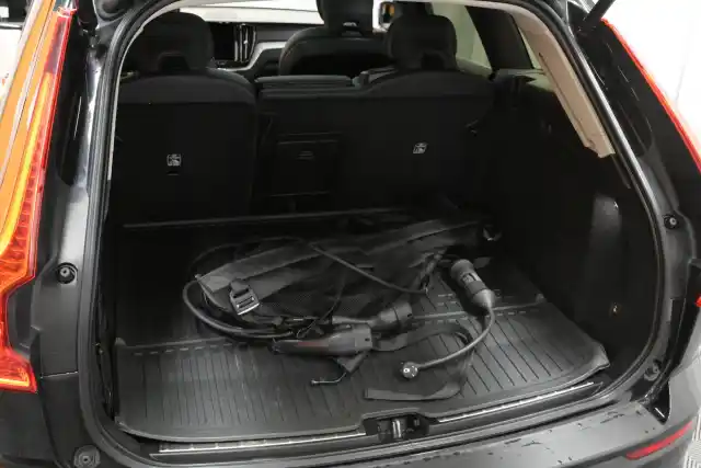 Musta Maastoauto, Volvo XC60 – VAR-15445