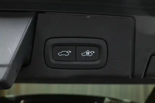 Musta Maastoauto, Volvo XC60 – VAR-15445