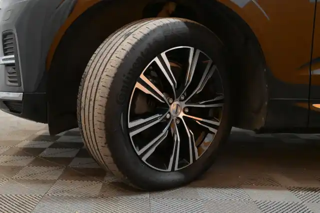 Musta Maastoauto, Volvo XC60 – VAR-15445