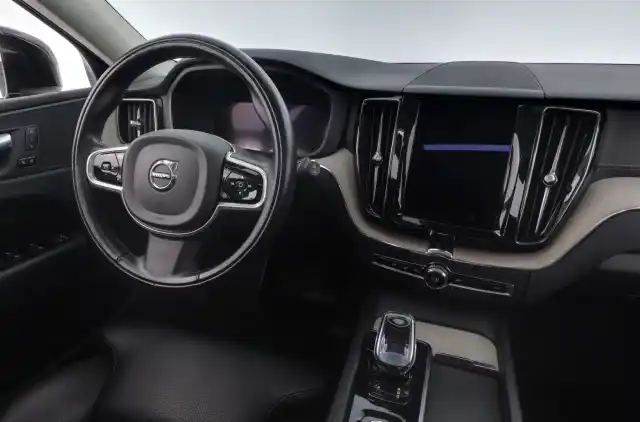 Musta Maastoauto, Volvo XC60 – VAR-15445