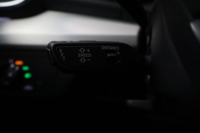 Harmaa Maastoauto, Audi Q5 – VAR-15575