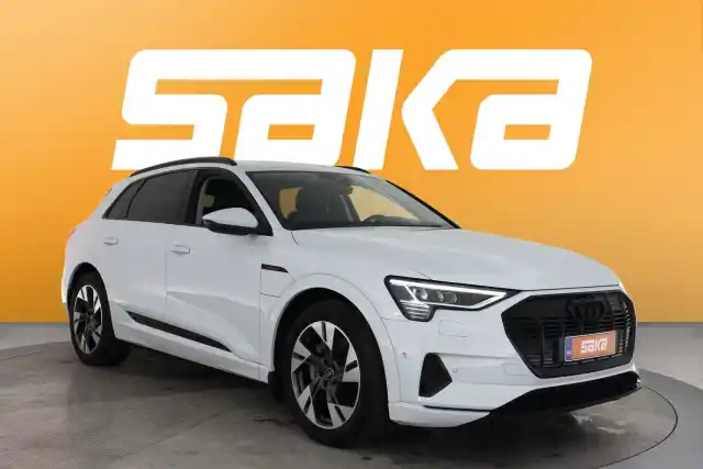 Valkoinen Maastoauto, Audi e-tron – VAR-15729