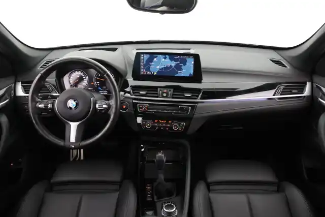Musta Maastoauto, BMW X1 – VAR-15771
