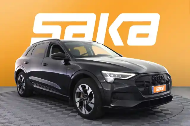 Musta Maastoauto, Audi e-tron – VAR-15889