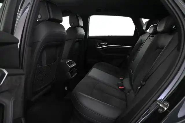 Harmaa Maastoauto, Audi e-tron – VAR-15957