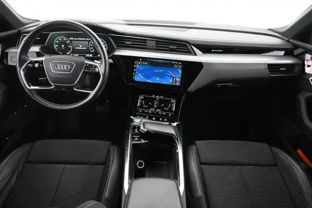 Harmaa Maastoauto, Audi e-tron – VAR-15957