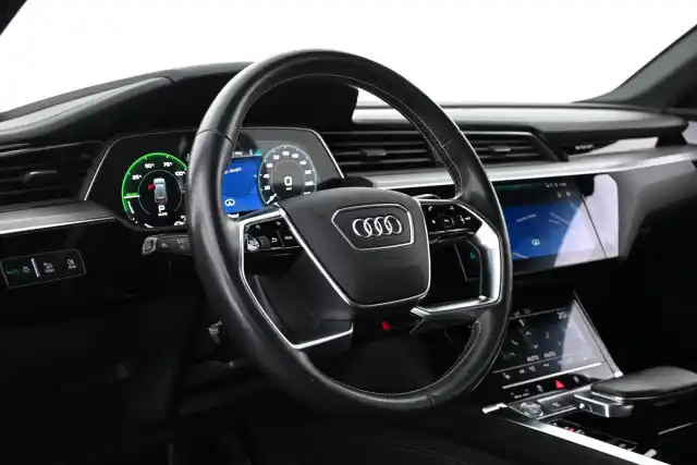 Harmaa Maastoauto, Audi e-tron – VAR-15957