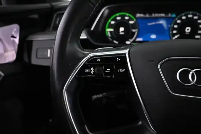 Harmaa Maastoauto, Audi e-tron – VAR-15957