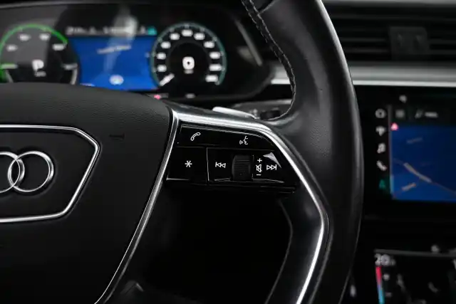 Harmaa Maastoauto, Audi e-tron – VAR-15957