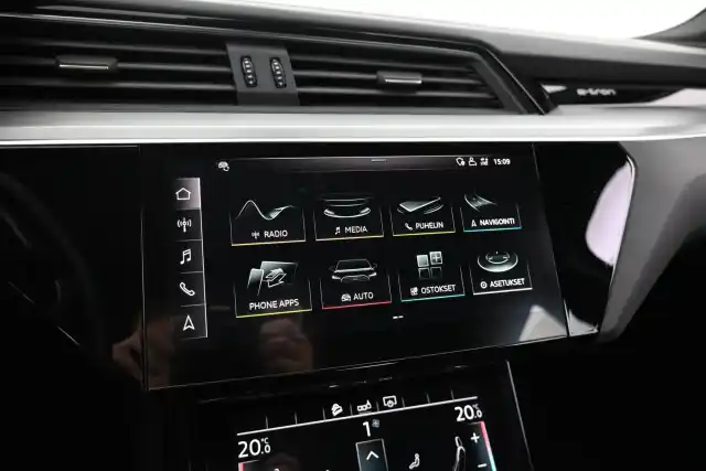 Harmaa Maastoauto, Audi e-tron – VAR-15957