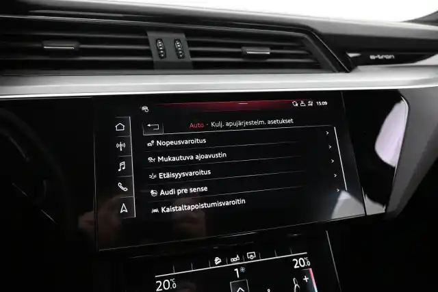 Harmaa Maastoauto, Audi e-tron – VAR-15957