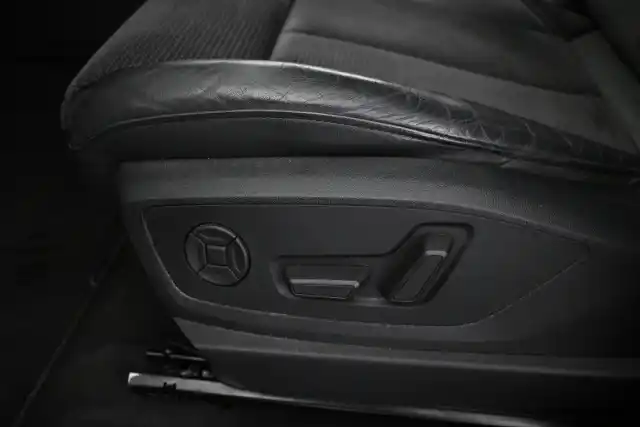 Harmaa Maastoauto, Audi e-tron – VAR-15957
