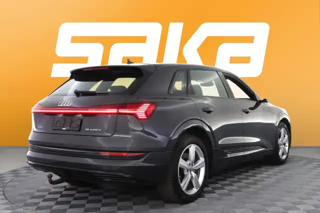 Harmaa Maastoauto, Audi e-tron – VAR-15957