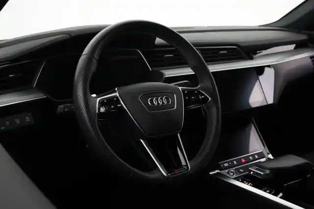 Harmaa Maastoauto, Audi e-tron – VAR-15998