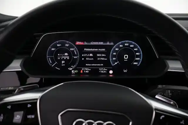 Harmaa Maastoauto, Audi e-tron – VAR-15998