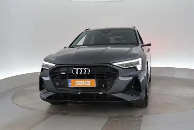 Harmaa Maastoauto, Audi e-tron – VAR-15998