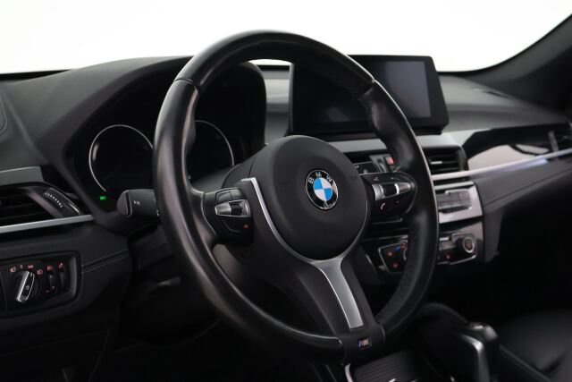 Harmaa Maastoauto, BMW X1 – VAR-16010