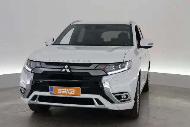 Valkoinen Maastoauto, Mitsubishi Outlander PHEV – VAR-16063