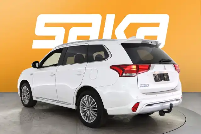 Valkoinen Maastoauto, Mitsubishi Outlander PHEV – VAR-16063